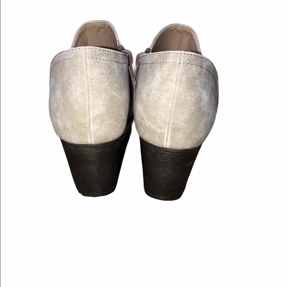 Tan size 8 1/2 open ankle zippered booties - Picture 5 of 9